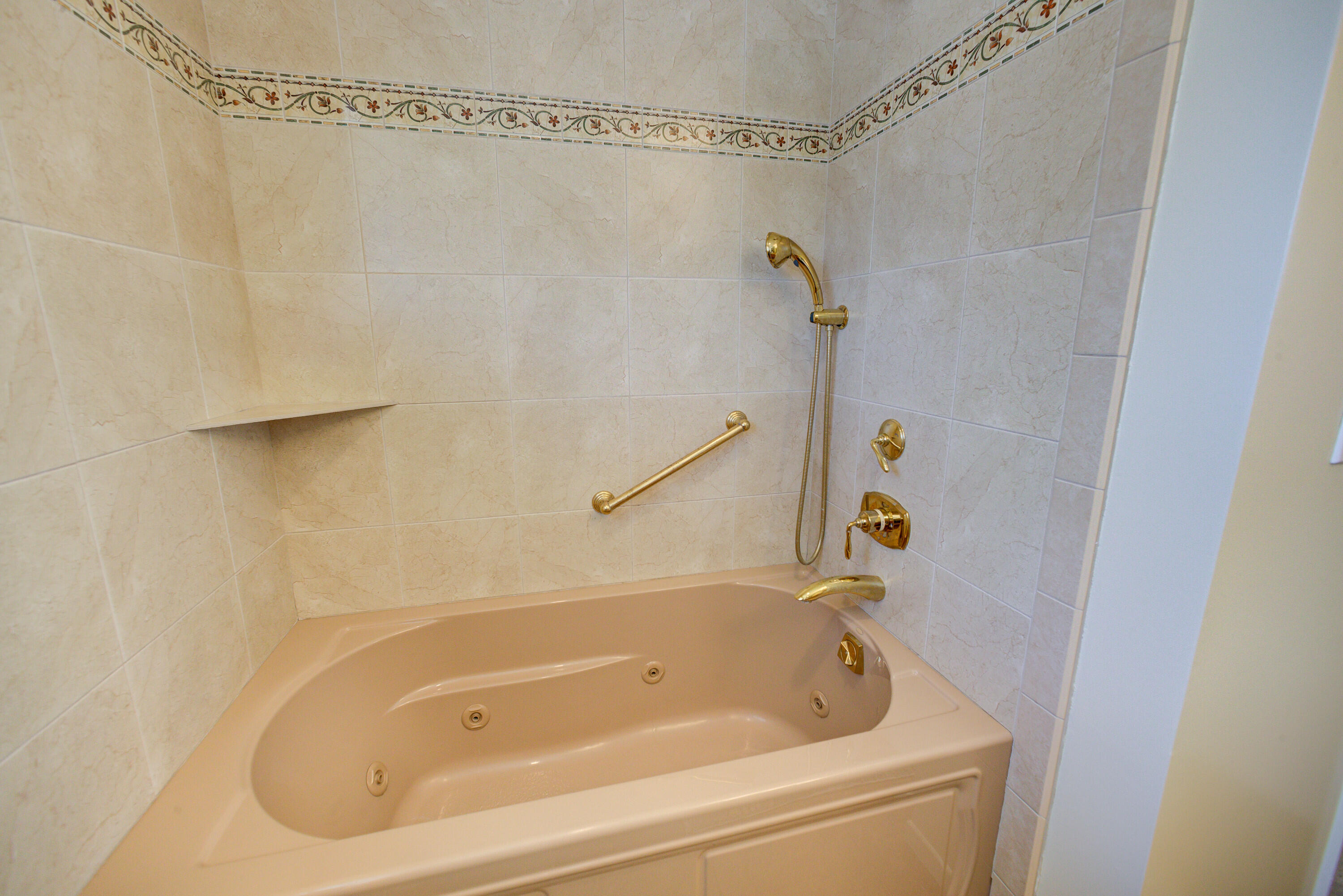 Santa Barbara, California 93117, United States, 4 Bedrooms Bedrooms, ,3 BathroomsBathrooms,Residential,Pending,186496