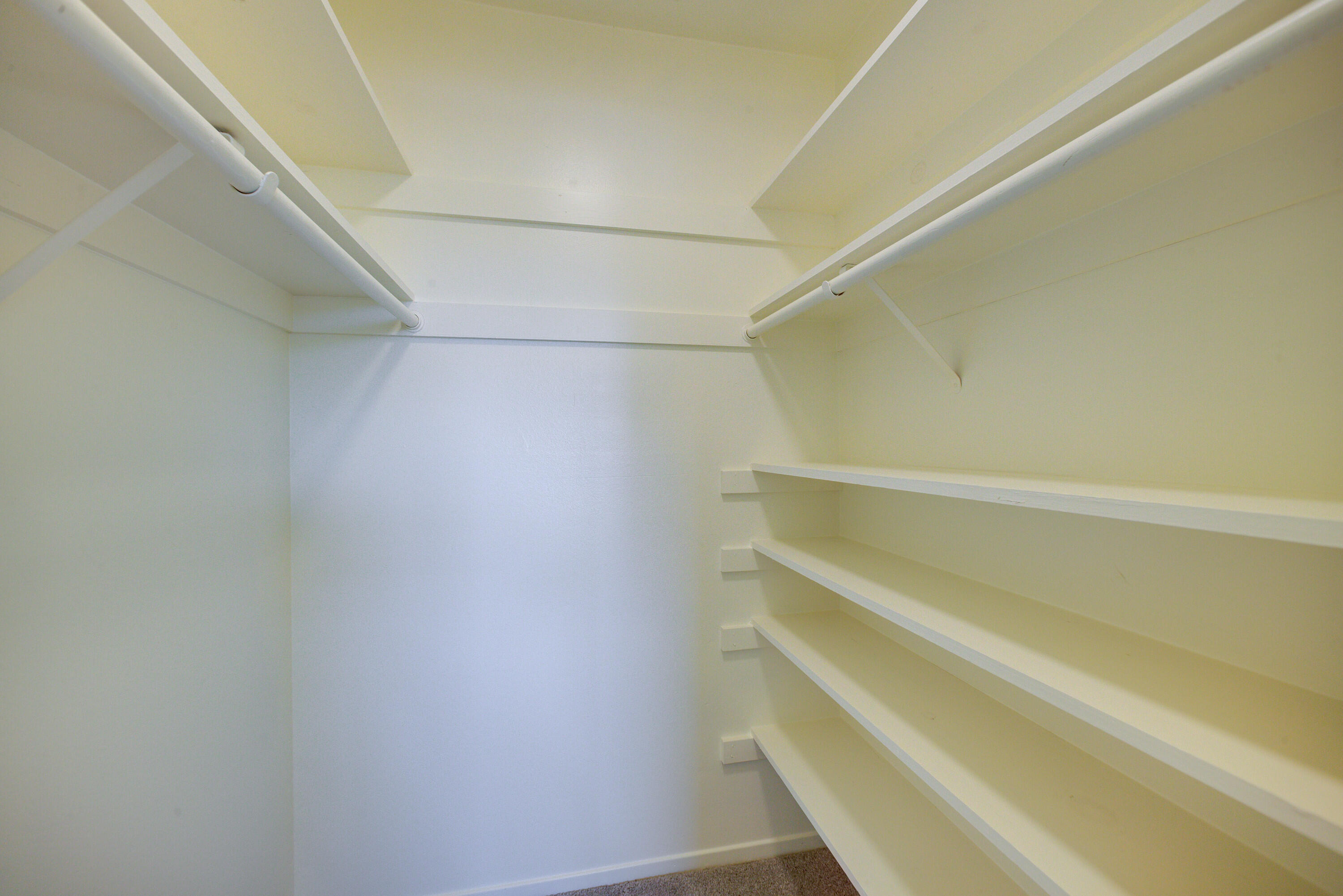 Santa Barbara, California 93117, United States, 4 Bedrooms Bedrooms, ,3 BathroomsBathrooms,Residential,Pending,186496