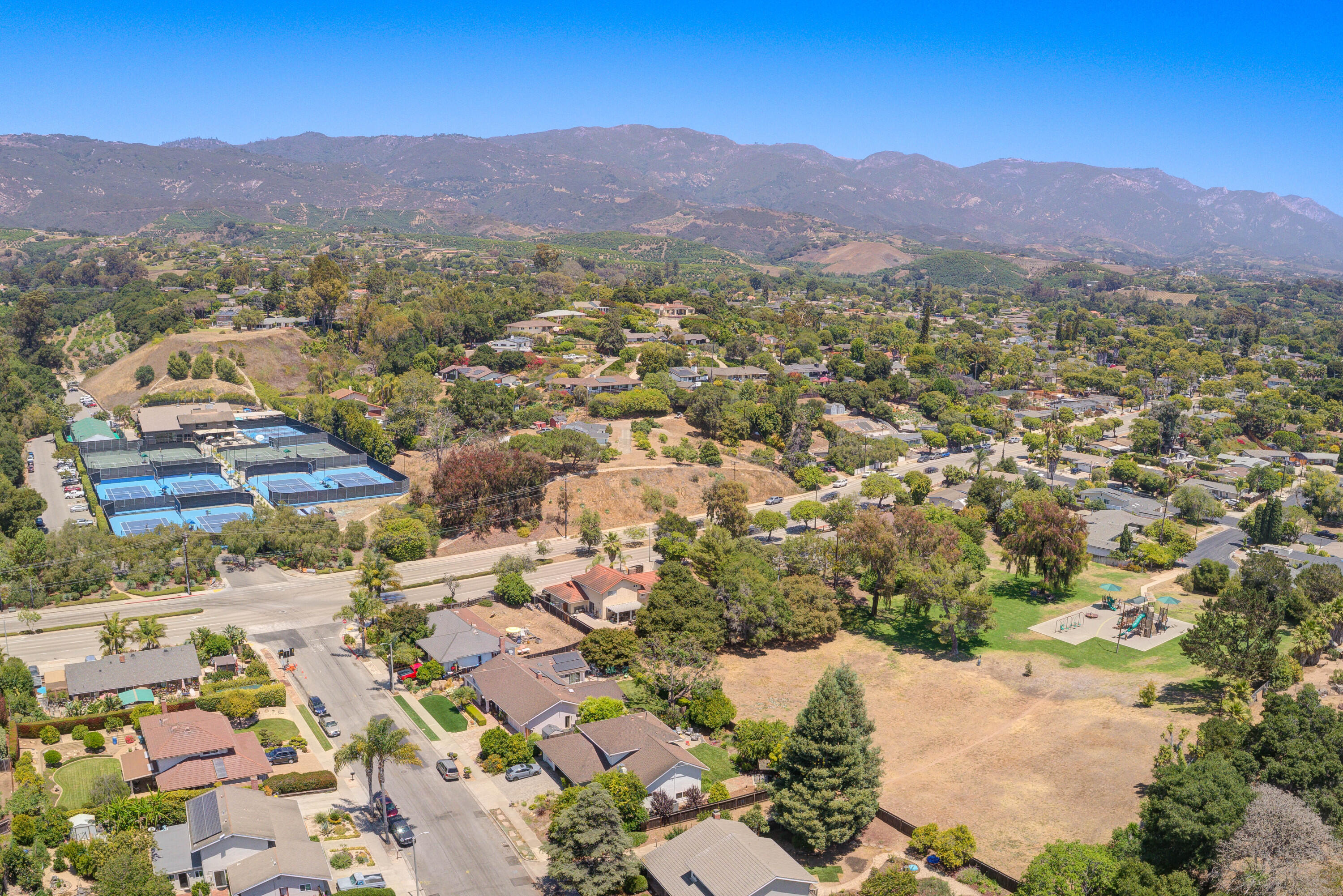 Santa Barbara, California 93117, United States, 4 Bedrooms Bedrooms, ,3 BathroomsBathrooms,Residential,Pending,186496