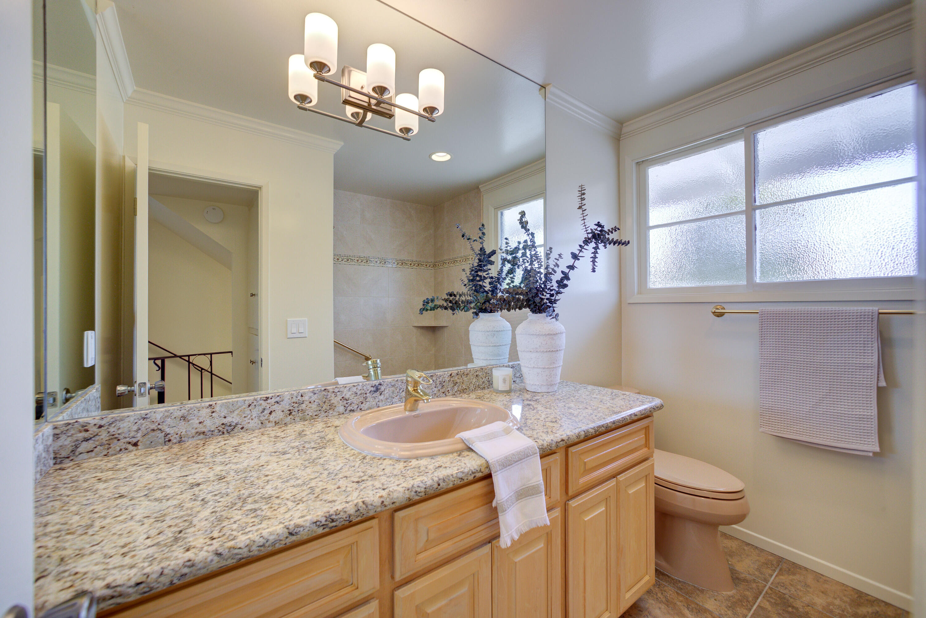 Santa Barbara, California 93117, United States, 4 Bedrooms Bedrooms, ,3 BathroomsBathrooms,Residential,Pending,186496