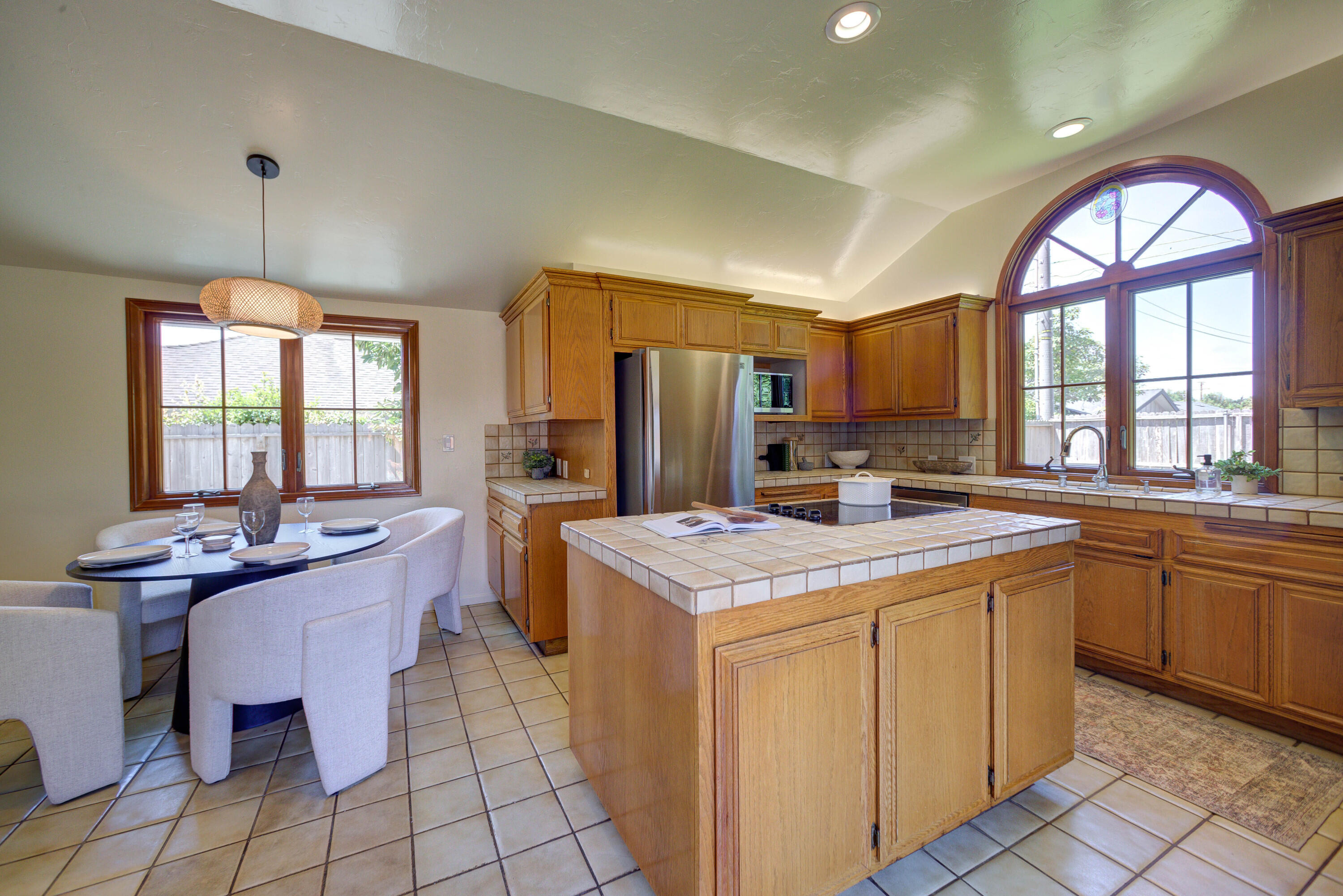 Santa Barbara, California 93117, United States, 4 Bedrooms Bedrooms, ,3 BathroomsBathrooms,Residential,Pending,186496