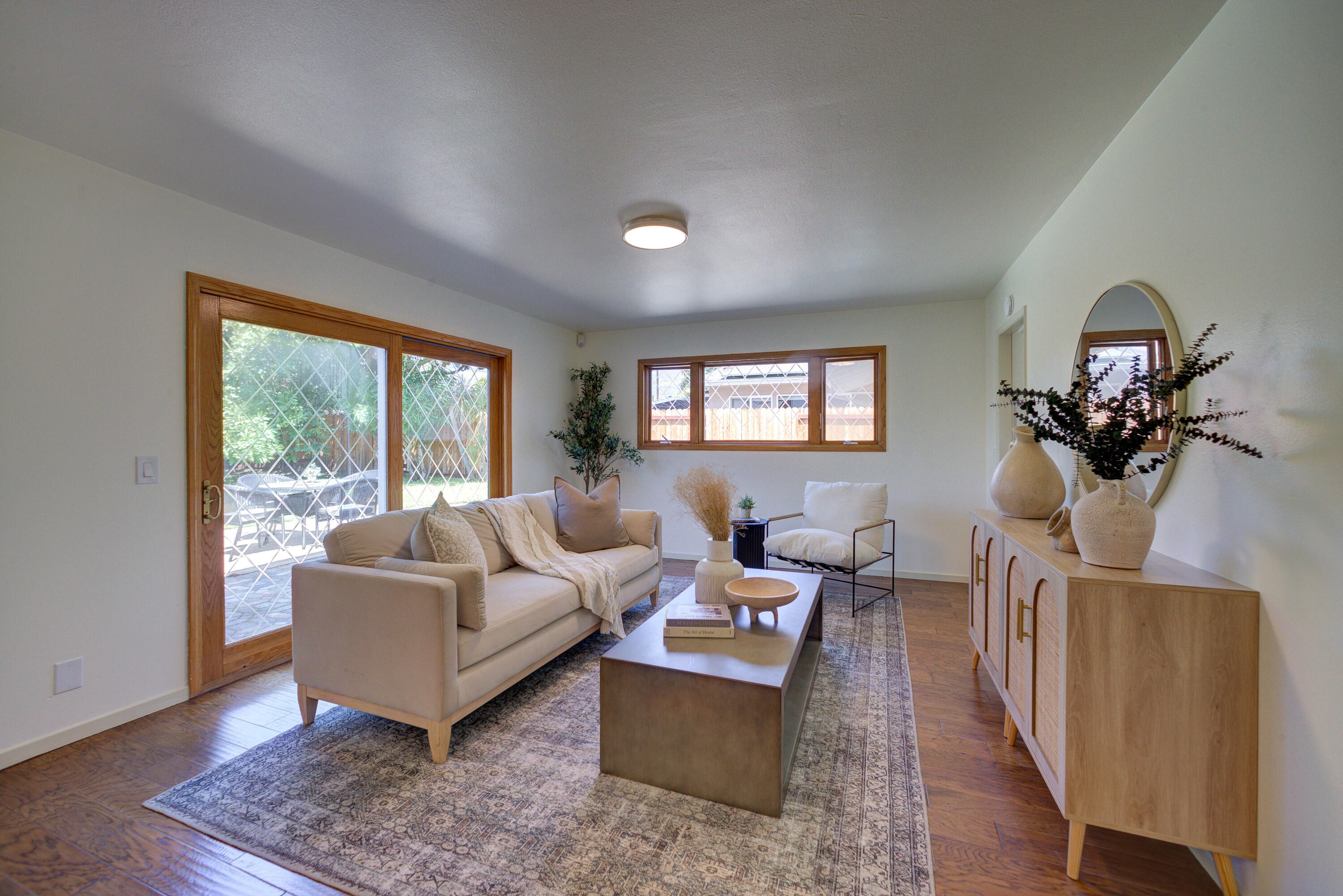 Santa Barbara, California 93117, United States, 4 Bedrooms Bedrooms, ,3 BathroomsBathrooms,Residential,Pending,186496