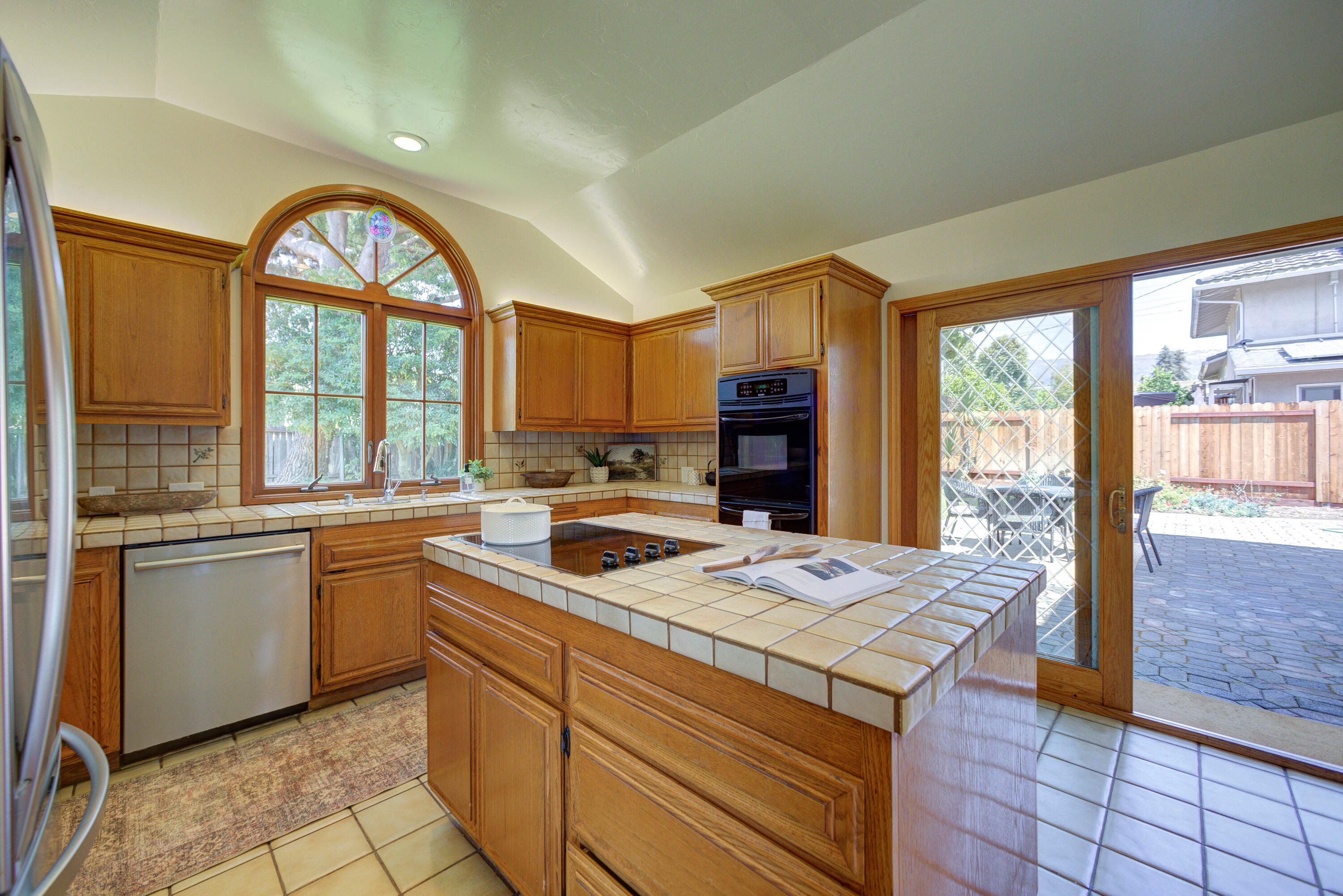 Santa Barbara, California 93117, United States, 4 Bedrooms Bedrooms, ,3 BathroomsBathrooms,Residential,Pending,186496