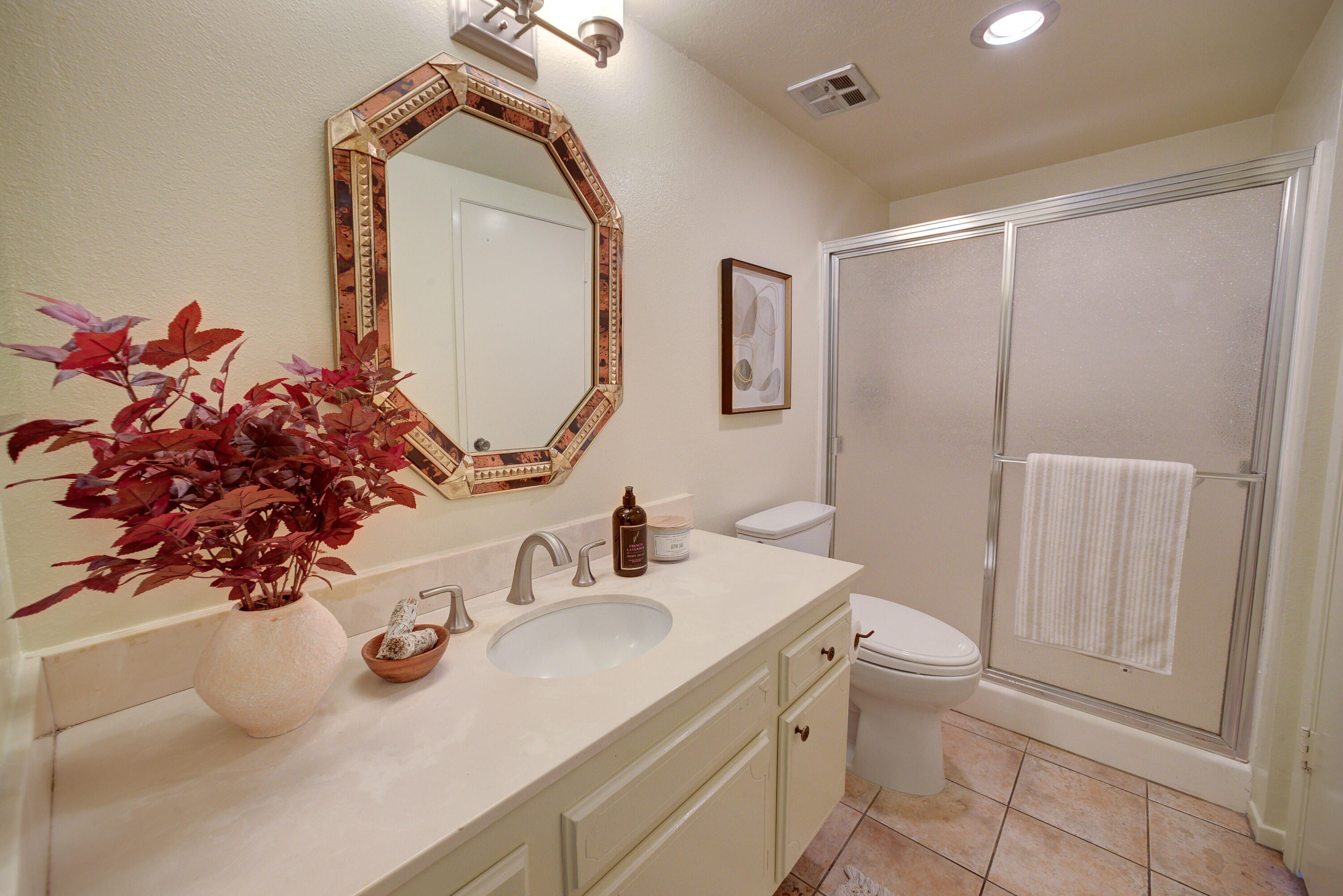 Santa Barbara, California 93117, United States, 4 Bedrooms Bedrooms, ,3 BathroomsBathrooms,Residential,Pending,186496