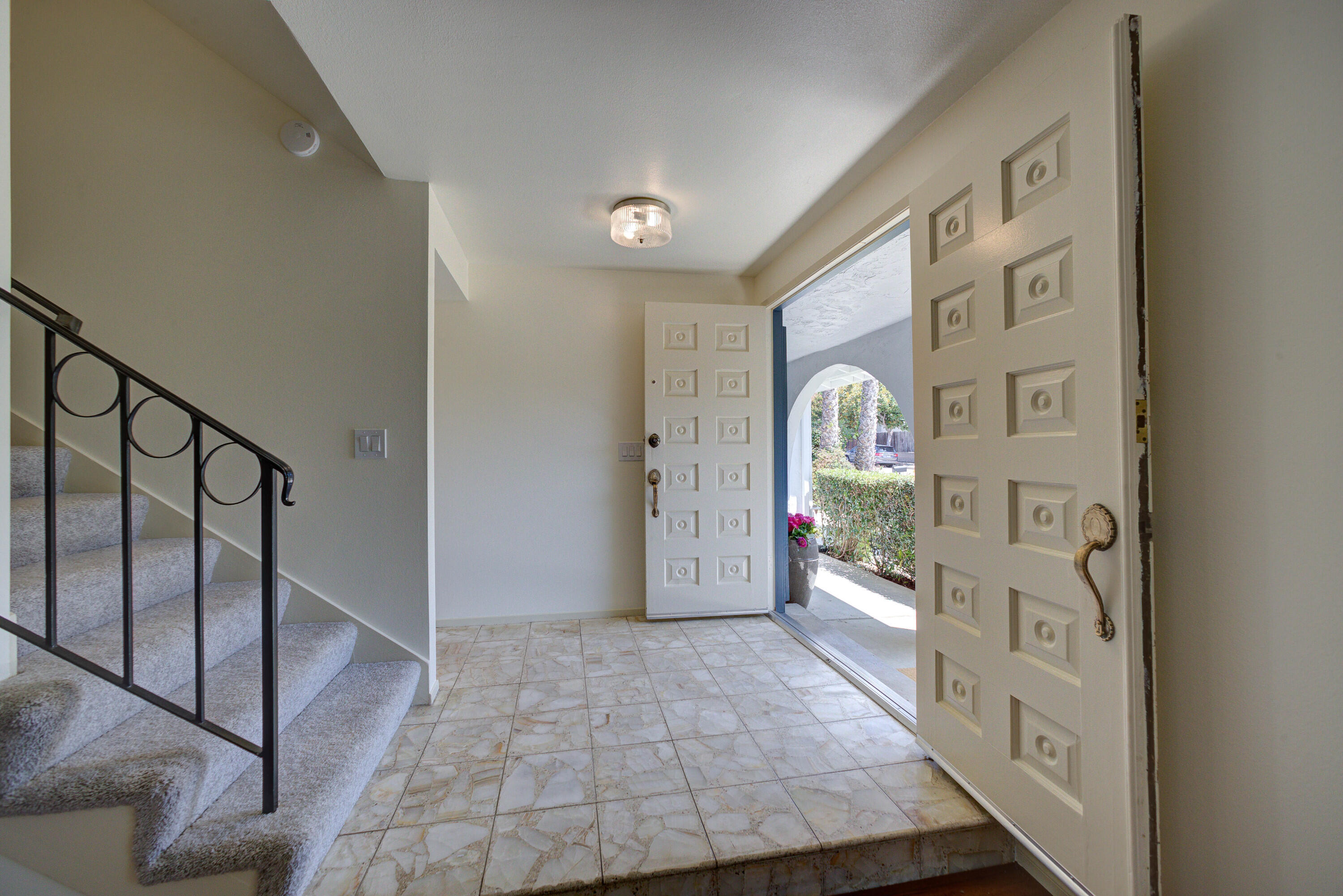 Santa Barbara, California 93117, United States, 4 Bedrooms Bedrooms, ,3 BathroomsBathrooms,Residential,Pending,186496