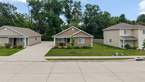 8130 N GLEN MEADOW DR, COLUMBIA, MO 65202 - Image 64d5f819ea1d3fcb20b4340c7408848c/3690777215