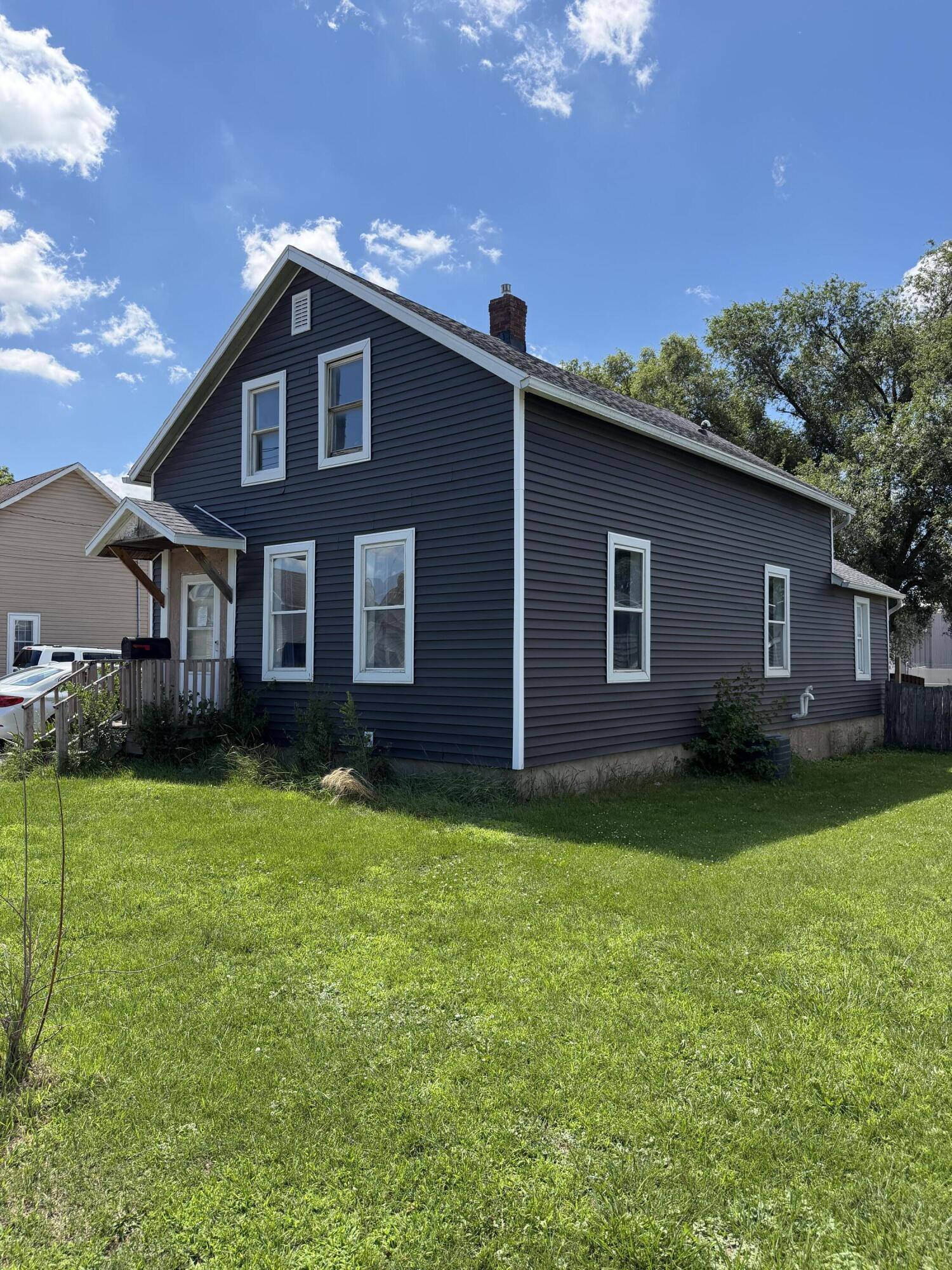Photo 1 of 1 — 1009 GRANDVIEW AVE, Muscatine, IA 52761