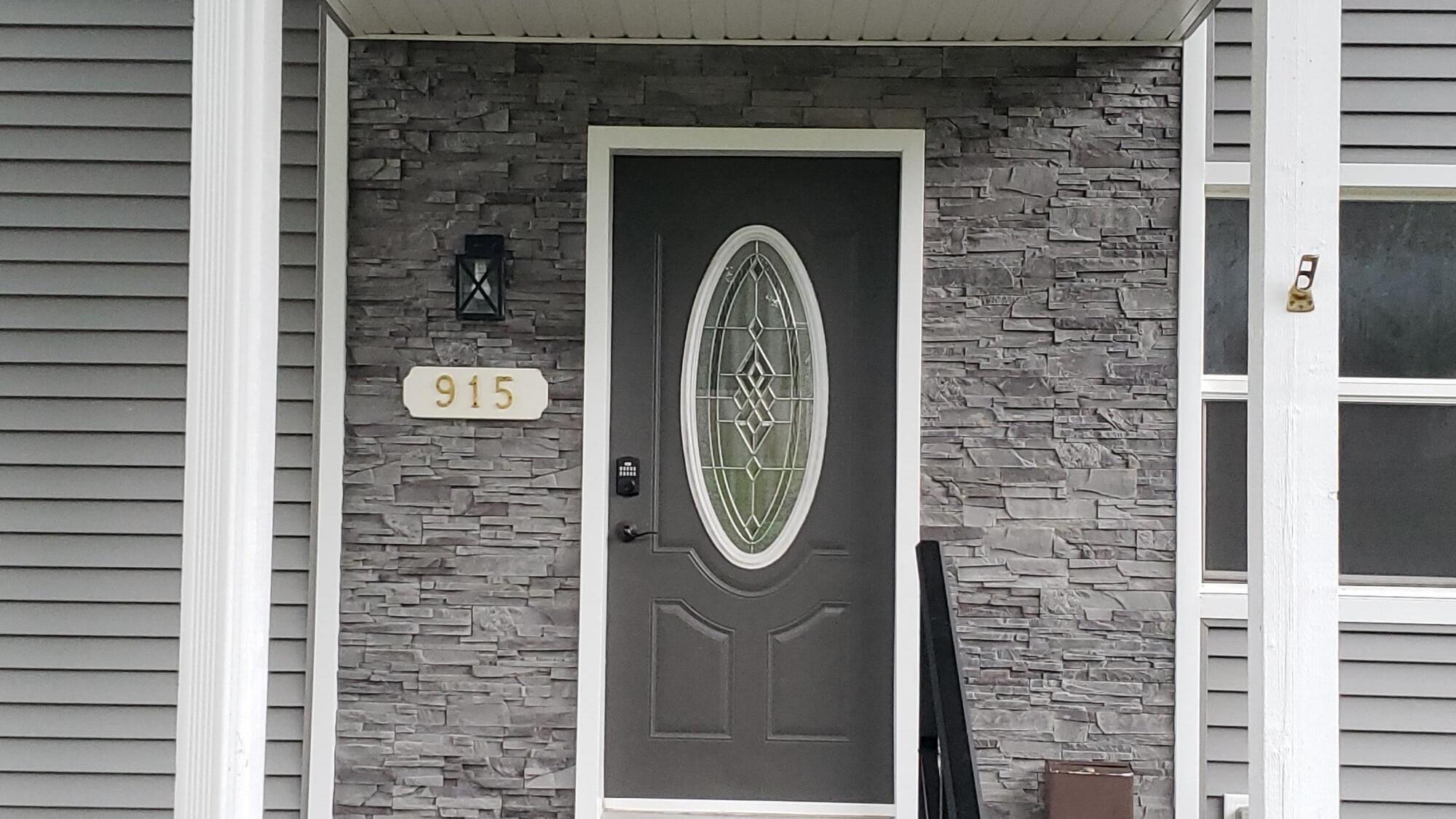 915 NEWELL - Photo 2