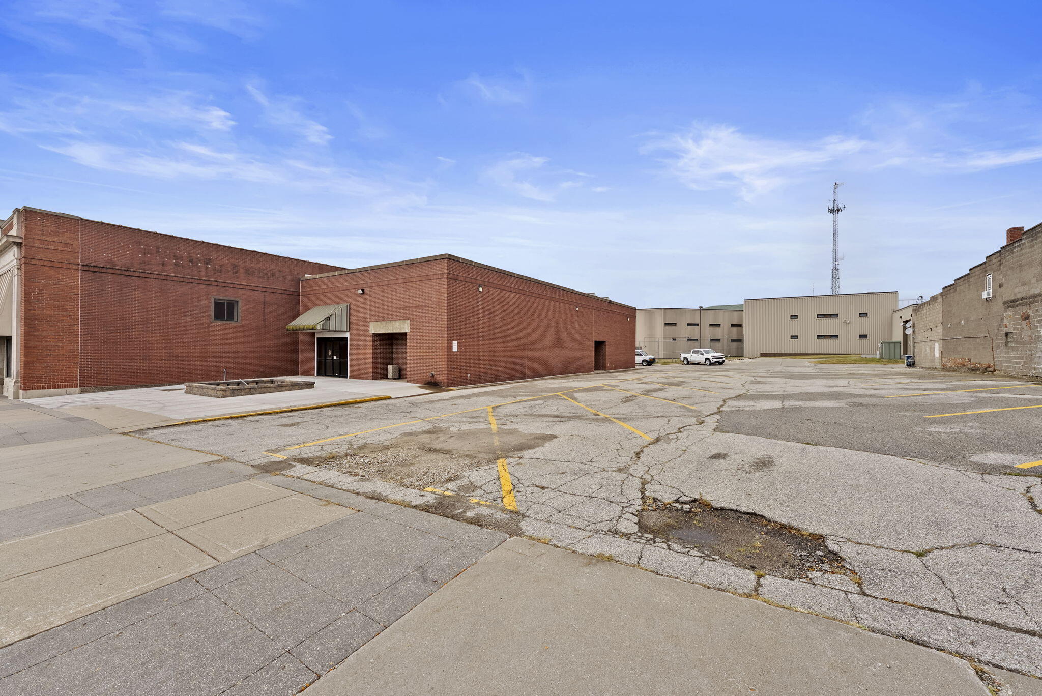 301 E 3RD ST - Photo 4