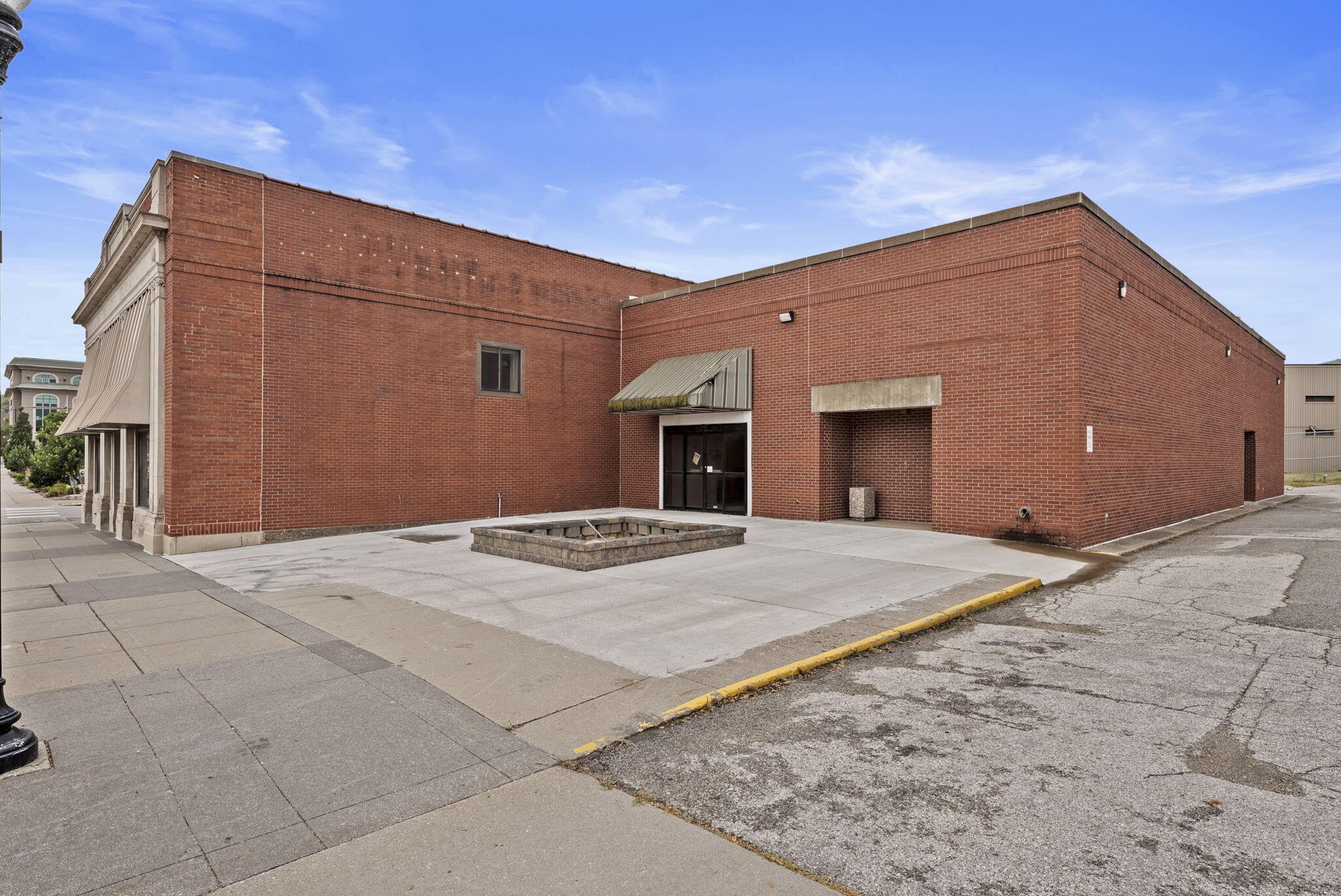 301 E 3RD ST - Photo 3
