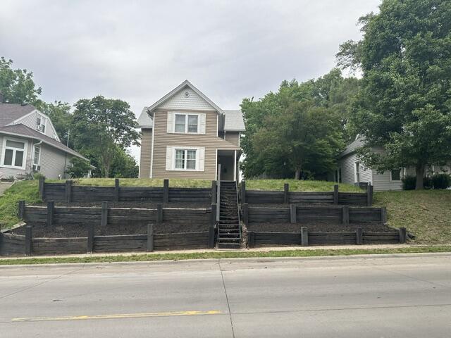 707 W 8TH ST - Photo 2