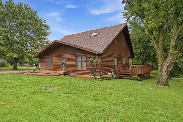 312 FLAT IRON DR, COLUMBUS JUNCTION, IA 52738 - Image 1d8faee6a3ed2f7f7f177c9fd596f382/540288317