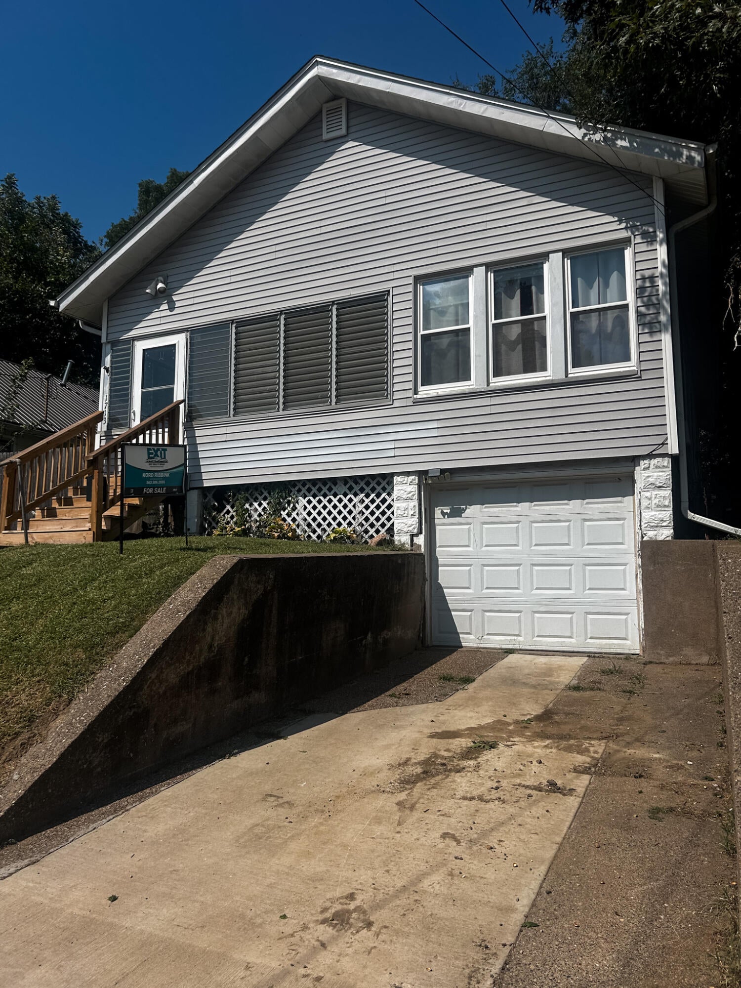 1713 HERSHEY AVE - Photo 2