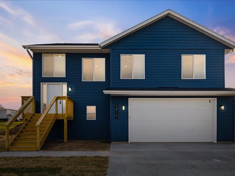 Photo 1 of 36 — 1508 DUNCAN DRIVE, Muscatine, IA 52761