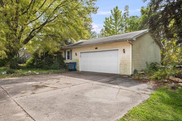 408 W FULLIAM AVE, MUSCATINE, IA 52761 - Image 5cd57da83b5d00543ca531f356b3516e/2514265845