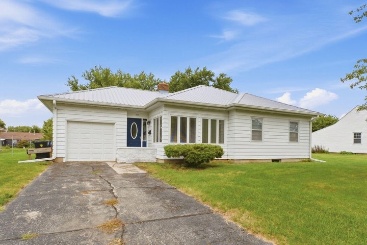 Photo 1 of 28 — 212 E 11TH, Tipton, IA 52772