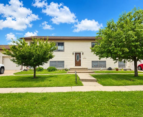 1203 KIRSTIN CT APT 2, MUSCATINE, IA 52761 - Image 7ad7fe0a09b8f2e3ba2c892e852dcf24/1064670849