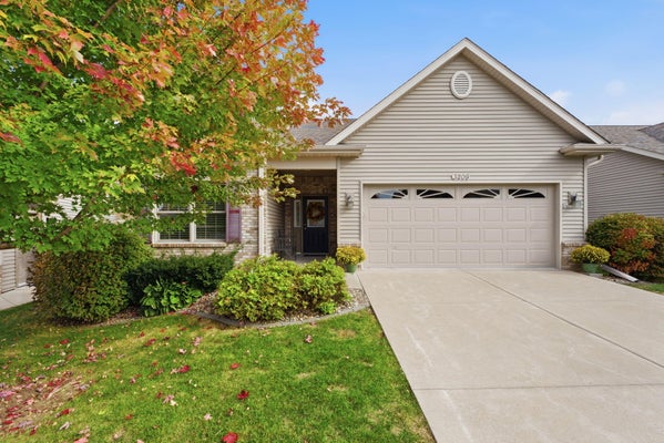 3209 MAJESTIC DR, MUSCATINE, IA 52761 - Image 829653b60347f6487203bb4a322ebda2/4075398533