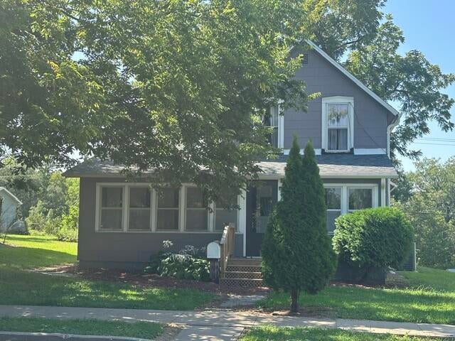 428 2ND ST - Photo 2