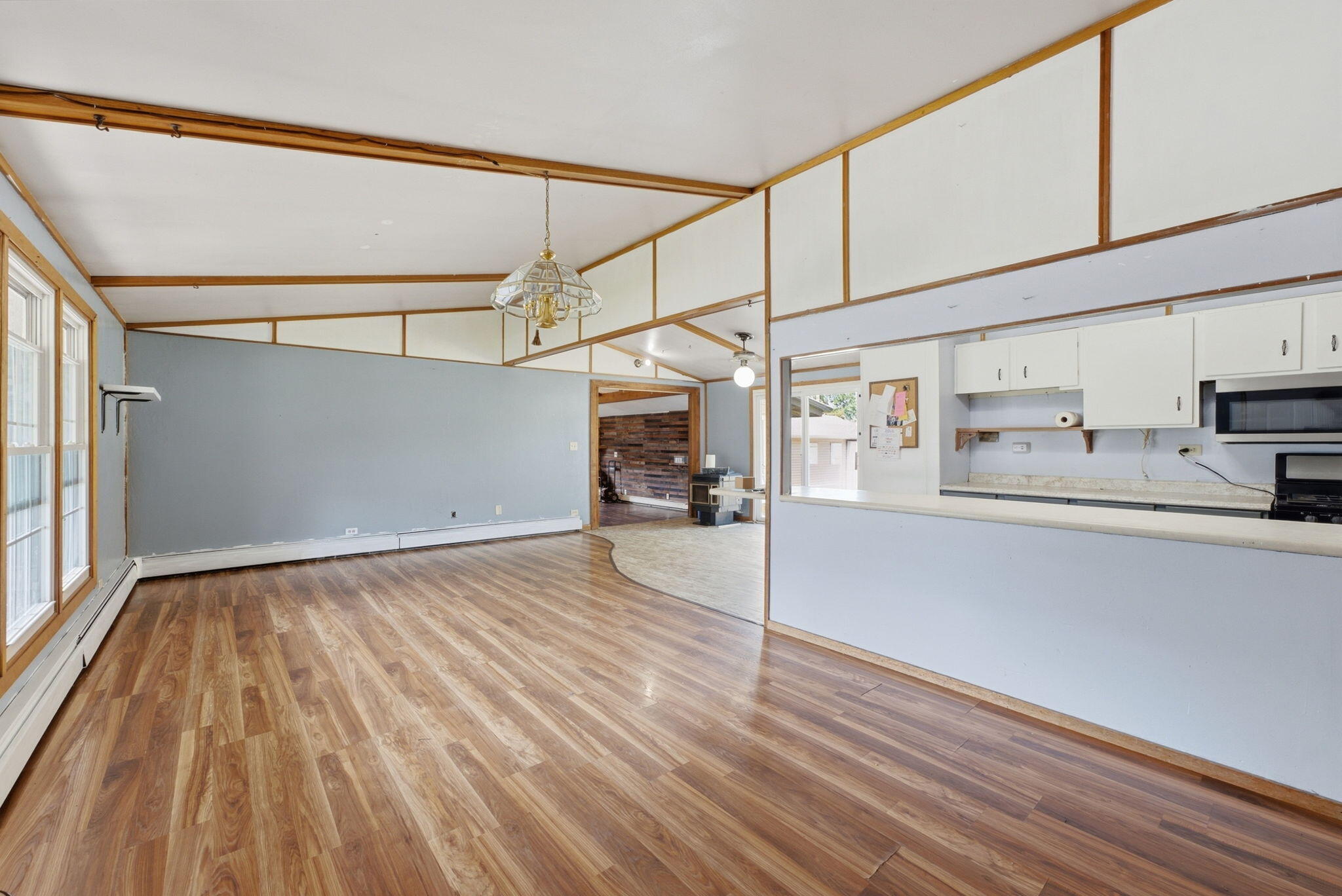 215 W PRAIRIE ST - Photo 3