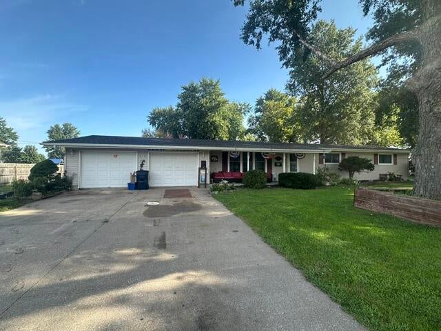 215 W PRAIRIE ST - Photo 2