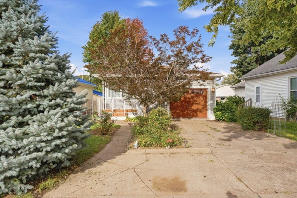 1612 LINCOLN BLVD, MUSCATINE, IA 52761 - Image bd61b105f943a065a334dd67696768f1/2090948286