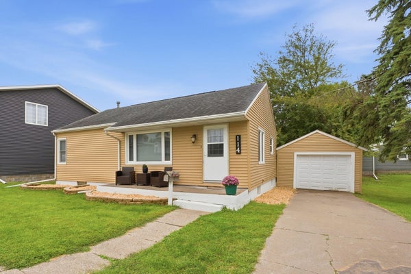 114 JEFFERSON ST, MUSCATINE, IA 52761 - Image bff0b4f493823d18f89b8dabbceef0fb/1017911540
