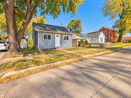 1313 E 5TH ST, MUSCATINE, IA 52761 - Image c7d7b3eb0c48e4ec58d12e9a99625b03/4011665778