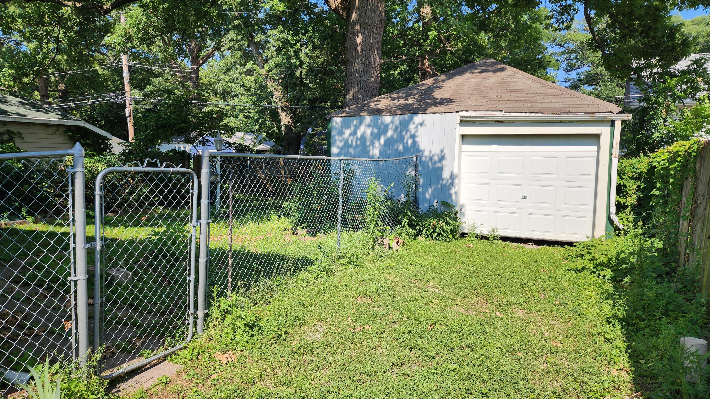 1543 26TH ST - Photo 3