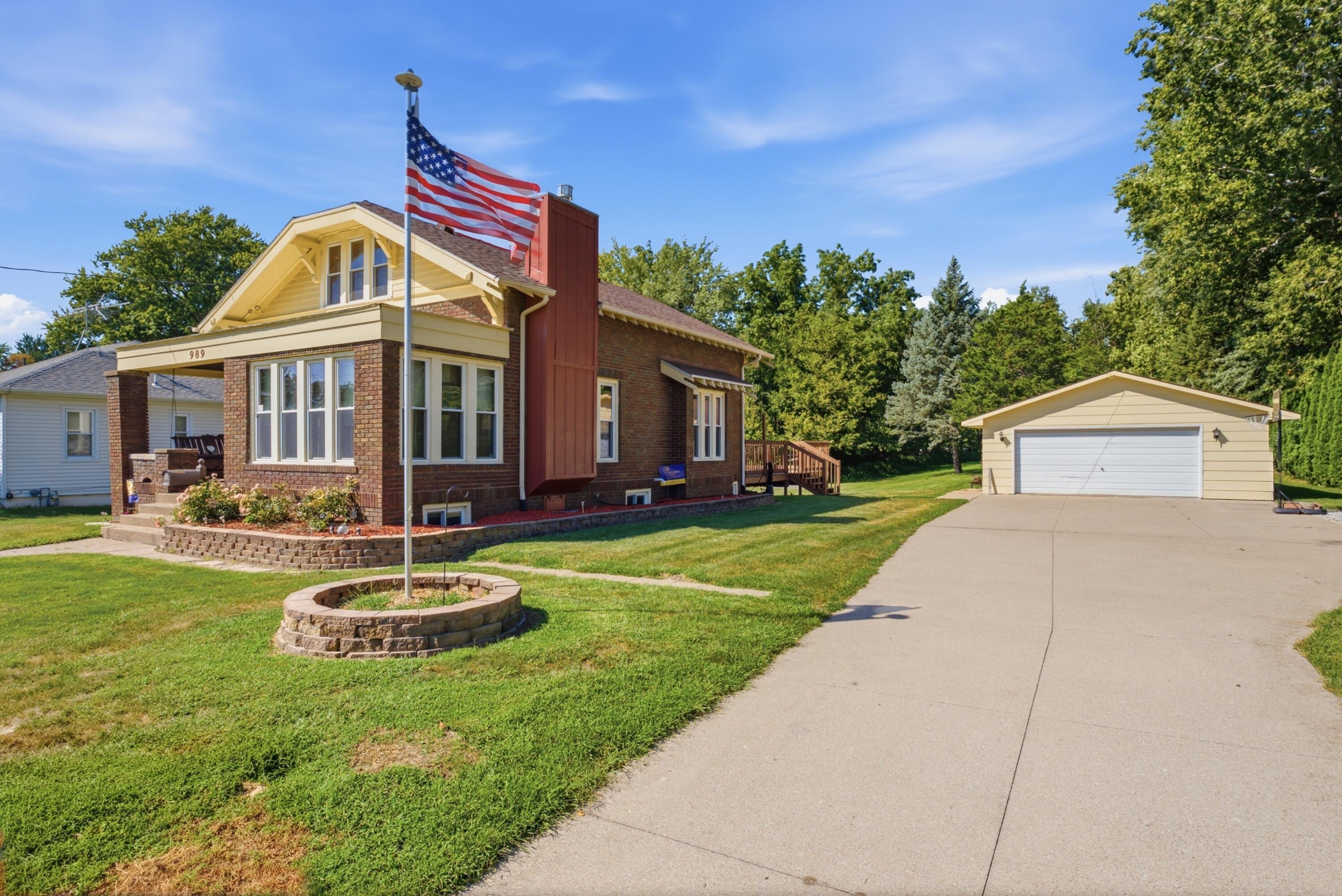 989 NEWELL - Photo 4