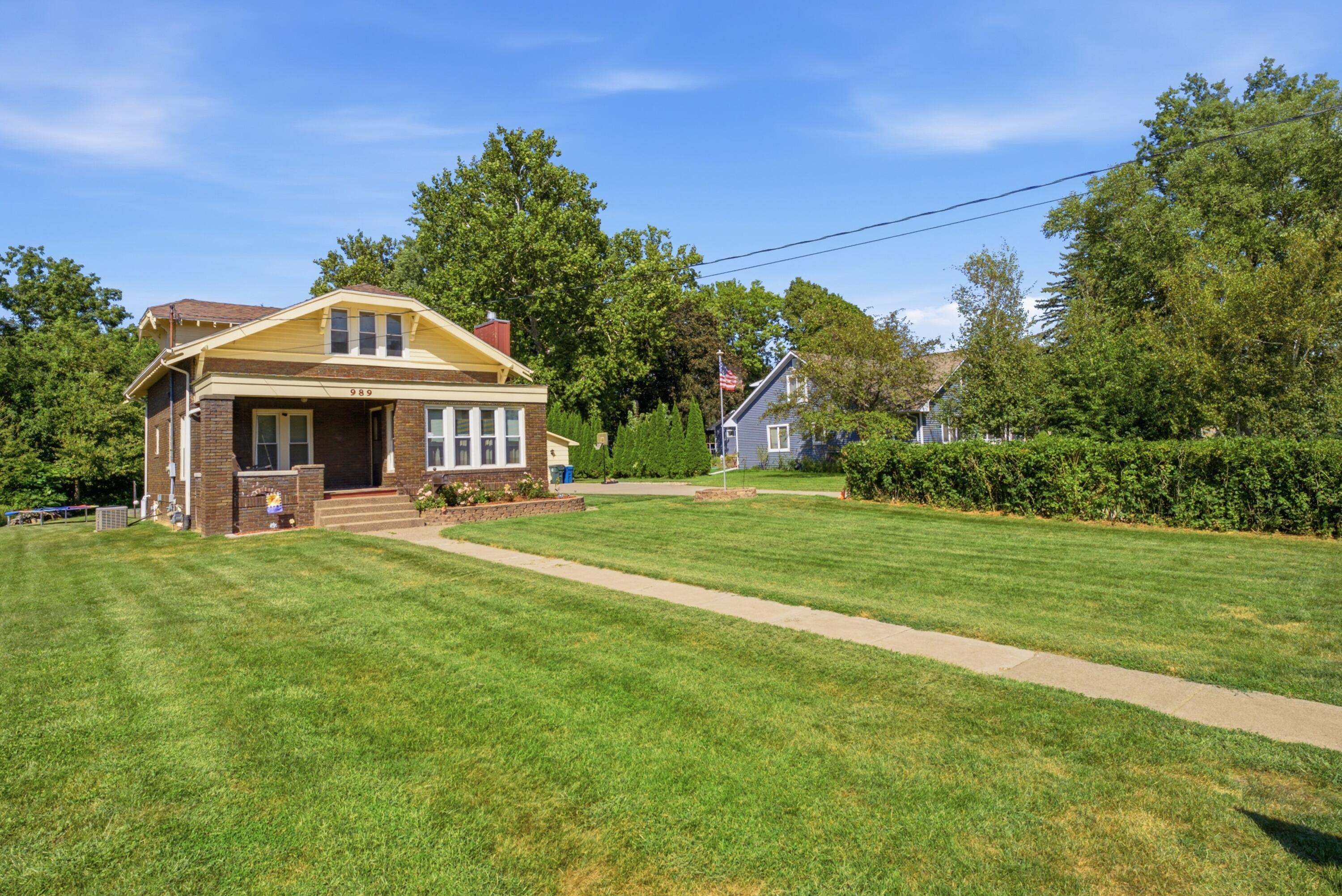 989 NEWELL - Photo 3