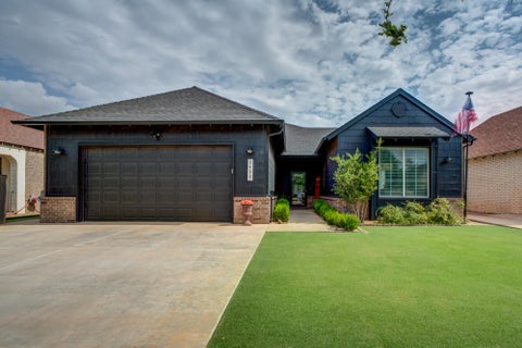 Photo of 3423 126th Street, Lubbock, TX 79423 (MLS # 202608943)