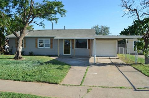 Photo of 2018 E 28th Street, Lubbock, TX 79404 (MLS # 202608518)