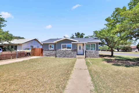 Photo of 2002 65th Street, Lubbock, TX 79412 (MLS # 202610480)
