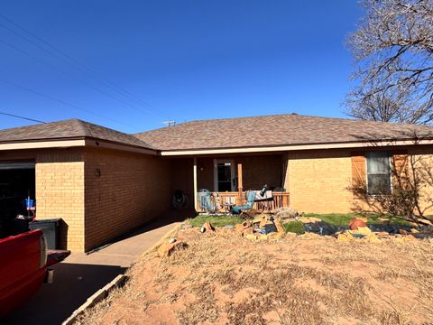 Hunt Realty - West Texas Real Estate 70 302 E 15th Street Wolfforth TX 79382