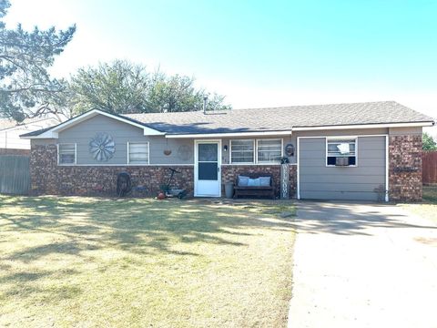 Photo of 311 W 13th Street, Hale Center, TX 79041 (MLS # 202606699)