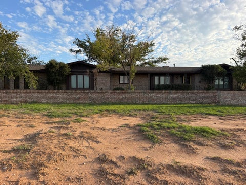 Photo of 2615 Seminole Road, Lamesa, TX 79331 (MLS # 202614535)