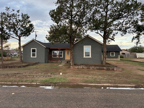 Photo of 815 Avenue E, Ralls, TX 79357 (MLS # 202614170)