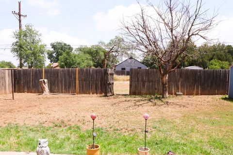 A home in Slaton