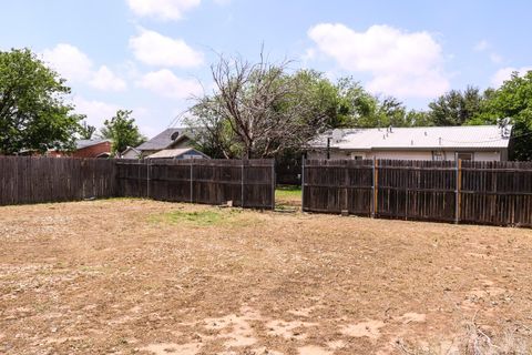 A home in Slaton