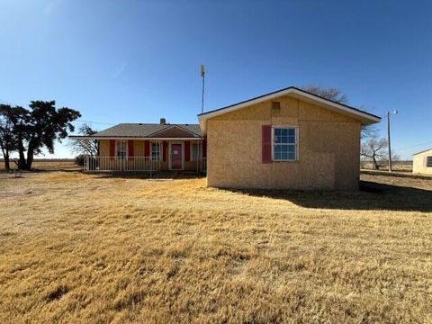 Photo of 1112 County Road Y, Plainview, TX 79072 (MLS # 202603447)