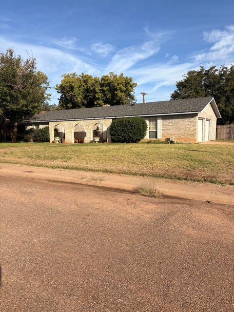 Photo of 1813 E Reppto Street, Brownfield, TX 79316 (MLS # 202614230)