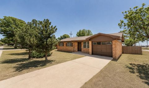 Photo of 845 9th Street, Wolfforth, TX 79382 (MLS # 202606270)