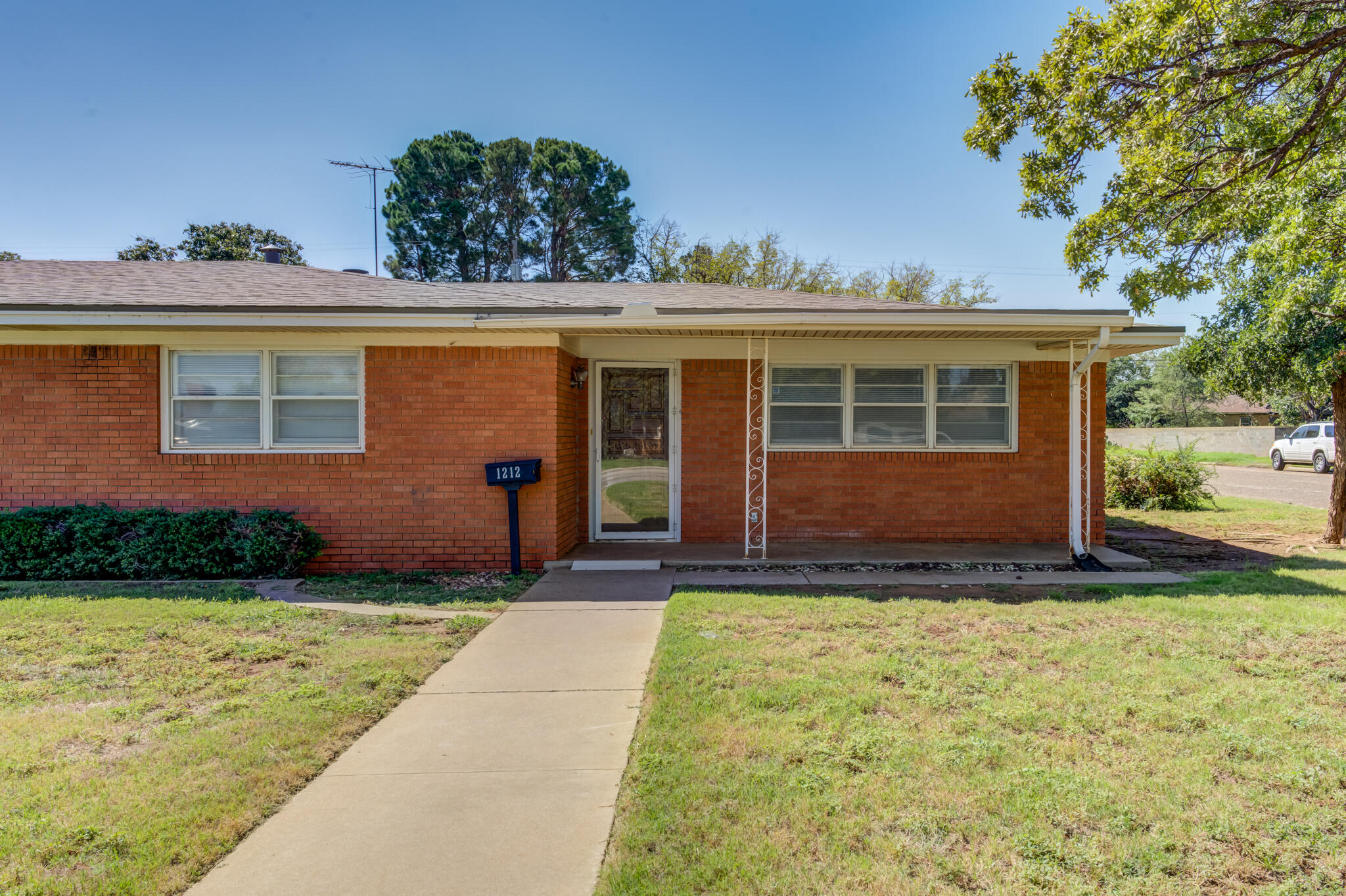 1212 E Broadway Street