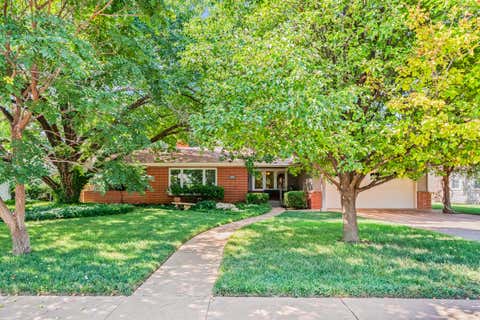Photo of 3319 20th Street, Lubbock, TX 79410 (MLS # 202610587)