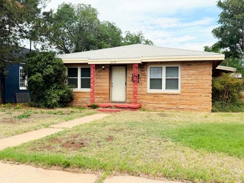 Photo of 2002 31st Street, Lubbock, TX 79411 (MLS # 202612868)