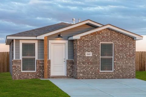 Photo of 5512 Smith Street, Lubbock, TX 79416 (MLS # 202603296)
