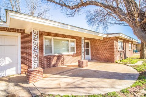 A home in Slaton