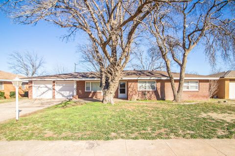 A home in Slaton