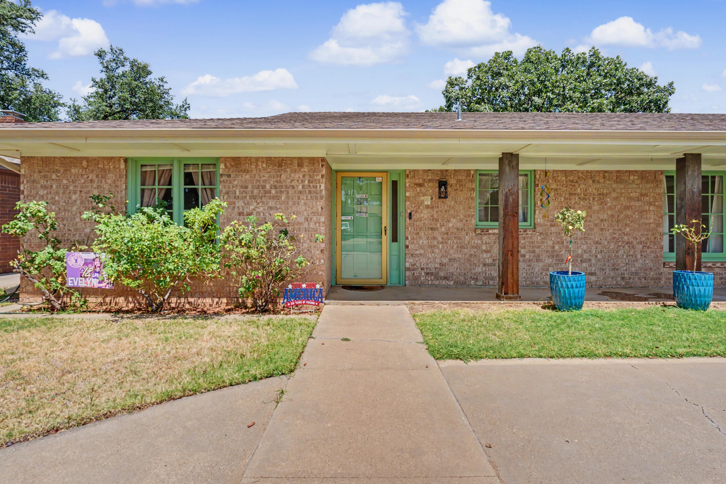 2602 77th Street - Photo 2